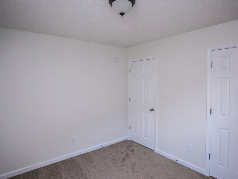 Building Photo - 5810 Bedford Loop E