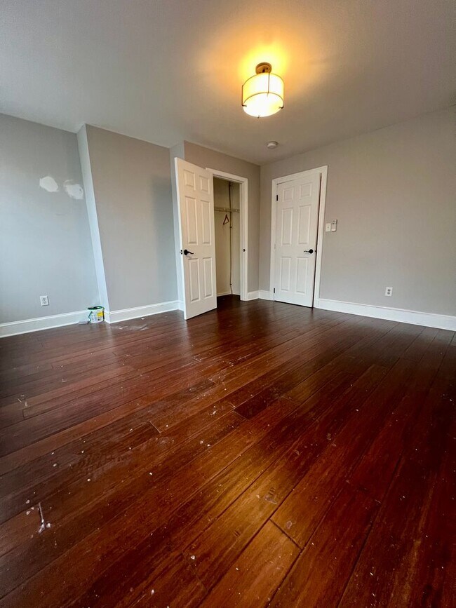 Building Photo - Stunning 4-Bedroom Townhome in the Heart of Fishtown! Available NOW!