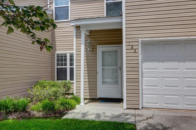 Building Photo - 165 Grand Oaks Dr