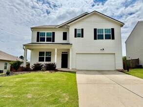 Building Photo - Beautiful 5 bedroom, 3 full bath home in D...