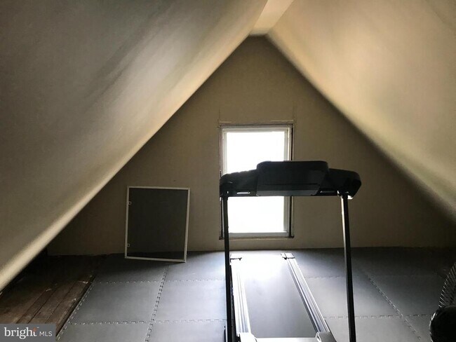 Building Photo - 430 Leconey Ave