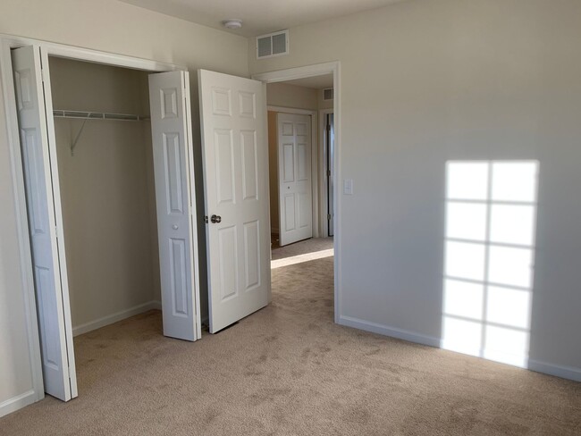 Building Photo - 1855 Shady Ln