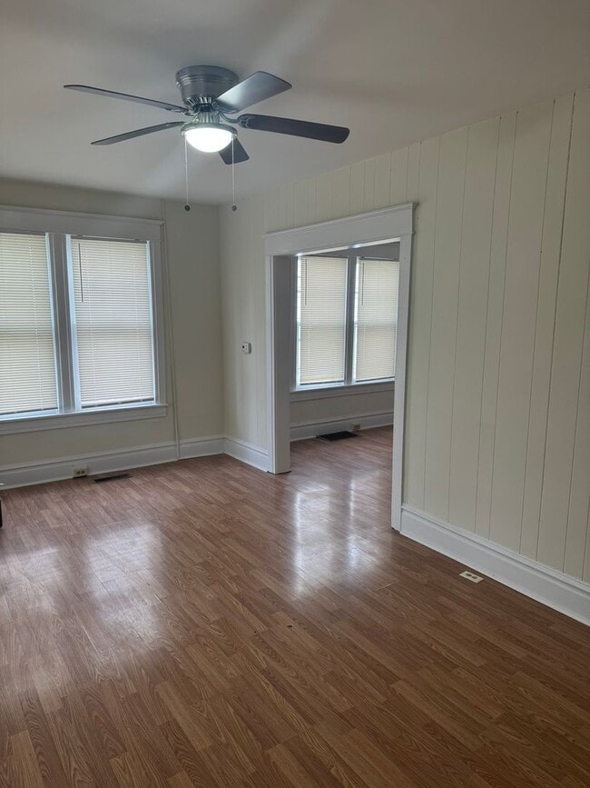 Building Photo - 3 bedroom, 1 bath, 2 story single family house