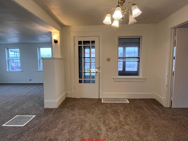 Building Photo - Charming 3-Bedroom Home in Menasha, WI with Spacious Layout!
