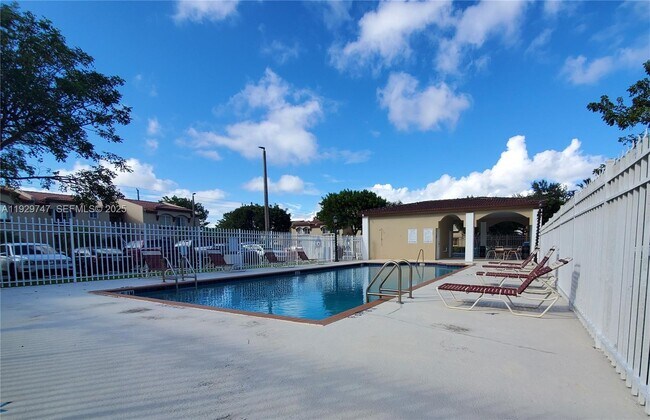 Building Photo - 15701 SW 137th Ave