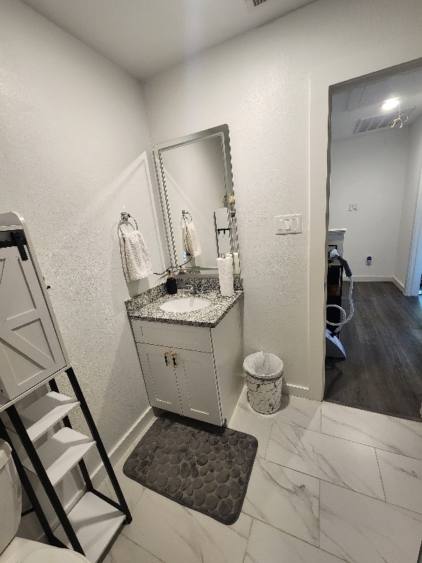 Building Photo - 5212 Ina St