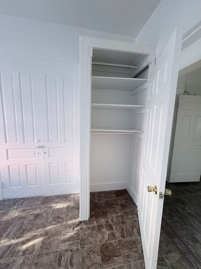 Building Photo - 1 Bedroom Apt Located in the York City
