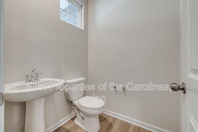Building Photo - 807 Gable Oak Ln