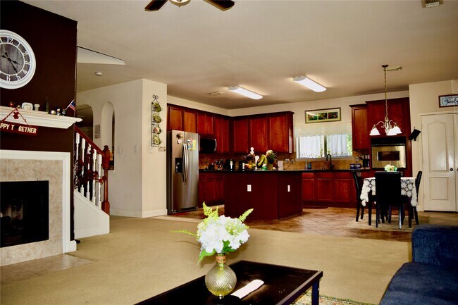 Building Photo - 16703 Summer Cypress Ct