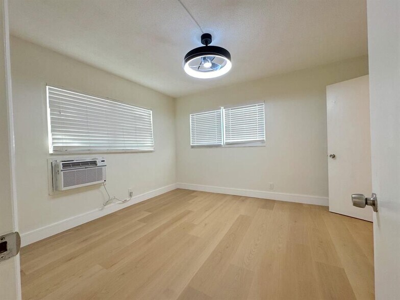 Building Photo - 2815 NE 33rd Ave