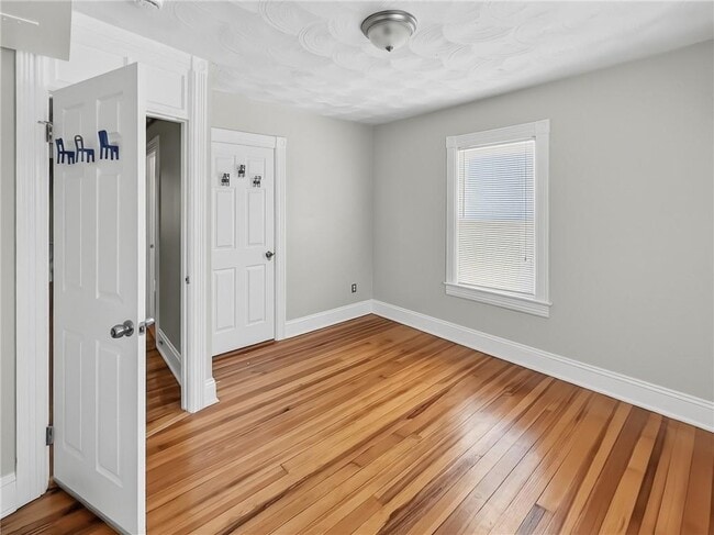 Building Photo - 358 Weeden St