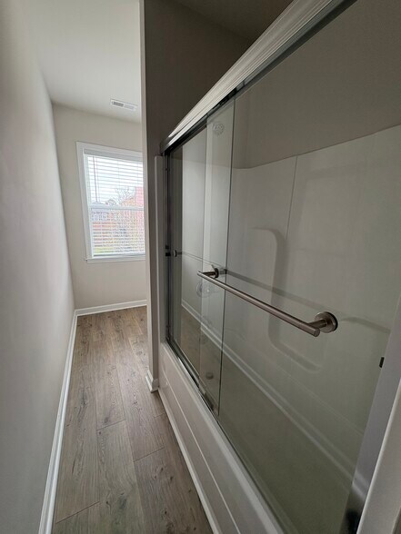 Building Photo - 107 Screven St