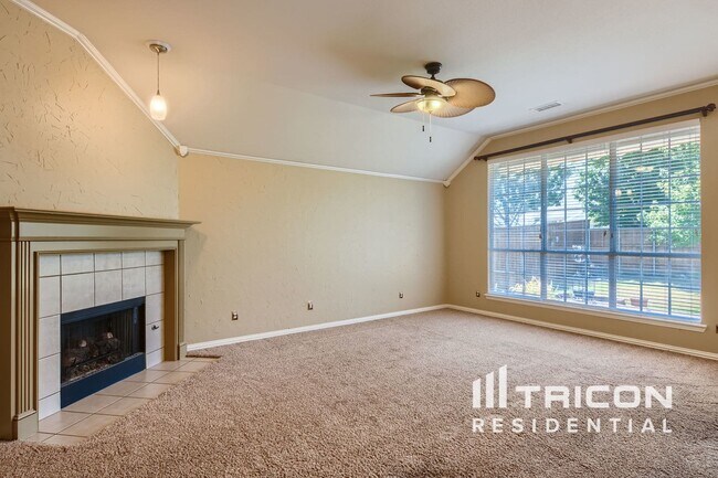 Building Photo - 6018 Holly Crest Ln