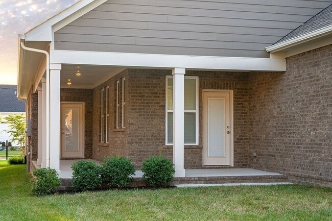 Building Photo - 279 Tanglewood Ln