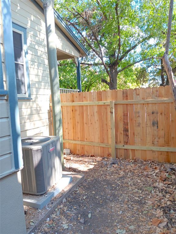 Building Photo - 2003 Montclaire St