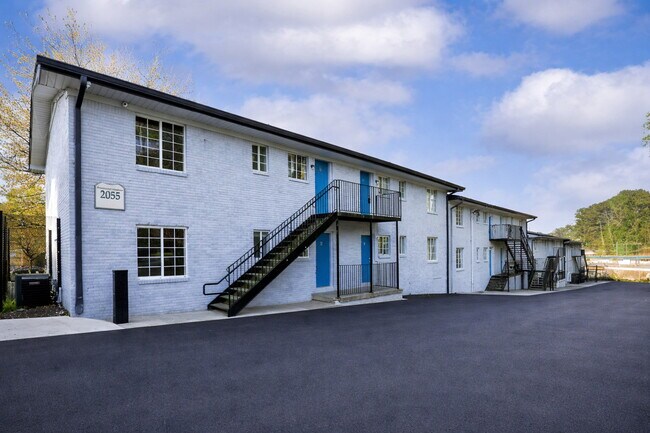 Building Photo - All-Electric 2BR/1.5BA Gem in Prime Campbellton Rd Location