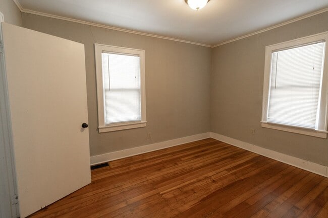 Building Photo - Cute Central Columbia Home