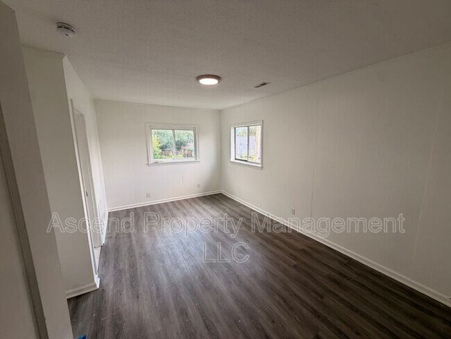 Building Photo - 508 Buckley St
