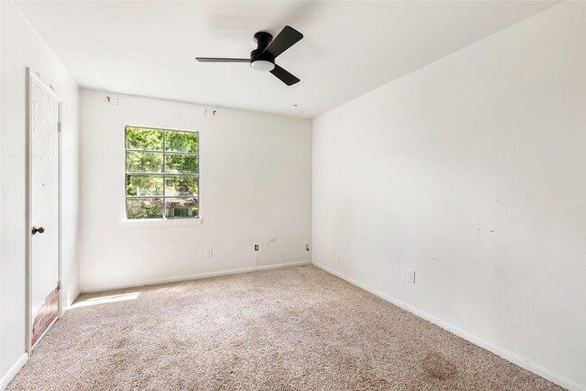 Building Photo - 3602 Ridgeview Dr