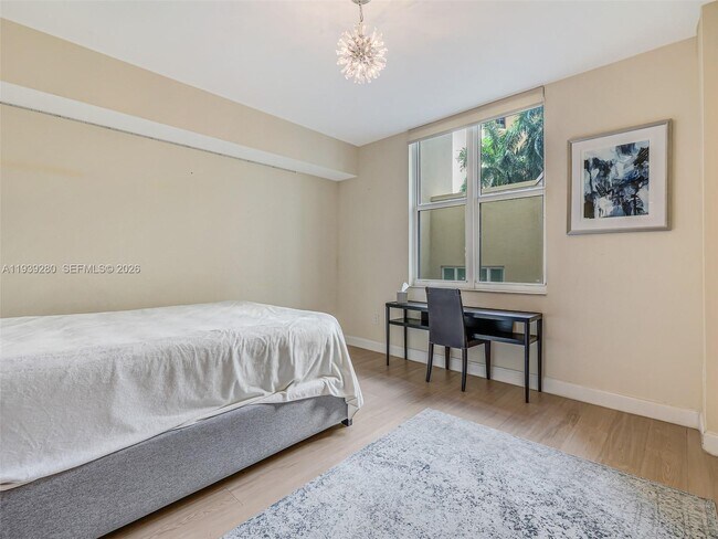 Building Photo - 3330 NE 190th St