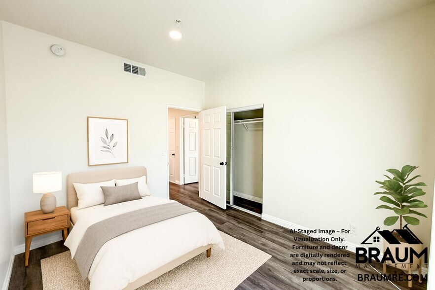 Building Photo - 11035 Moorpark St