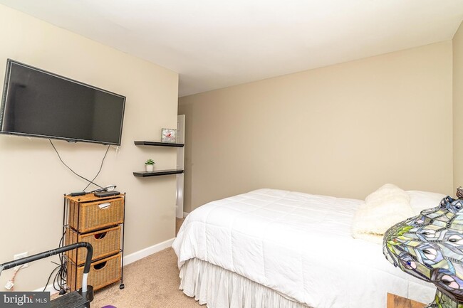 Building Photo - 251 Fir Tree Ct