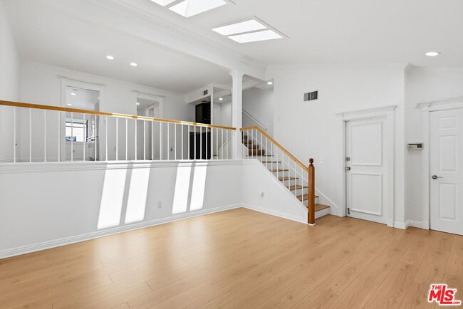 Building Photo - 13326 Maxella Ave