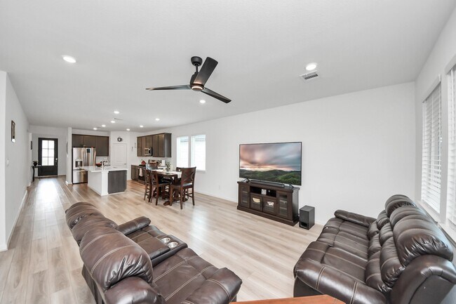 Building Photo - 21719 Flannel Bush Ln