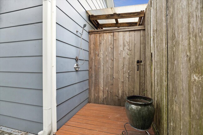 Building Photo - 1111 Adele St