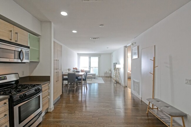 Building Photo - Modern & Spacious, Furnished or Unfurnishe...