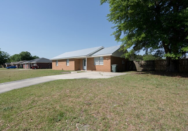 Building Photo - 1464 Flo Zechman Dr