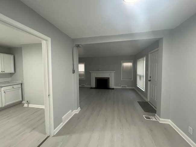 Building Photo - 3693 Somerset Ave