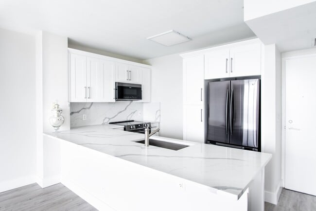 Building Photo - 1551 N Flagler Dr