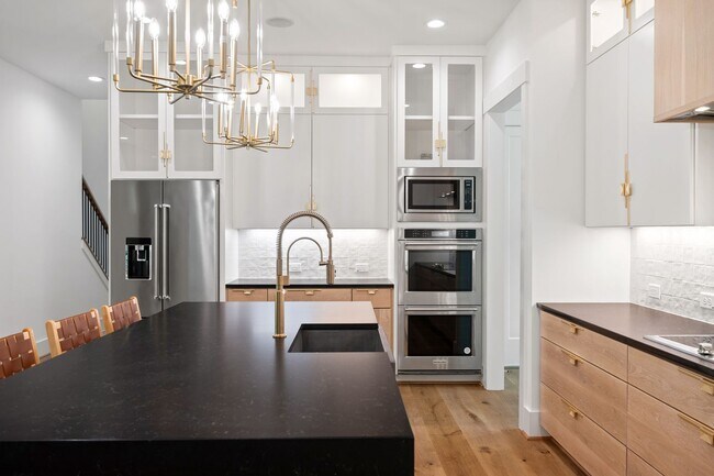 Building Photo - Modern 5-bedroom, 5-bathroom home in Durham