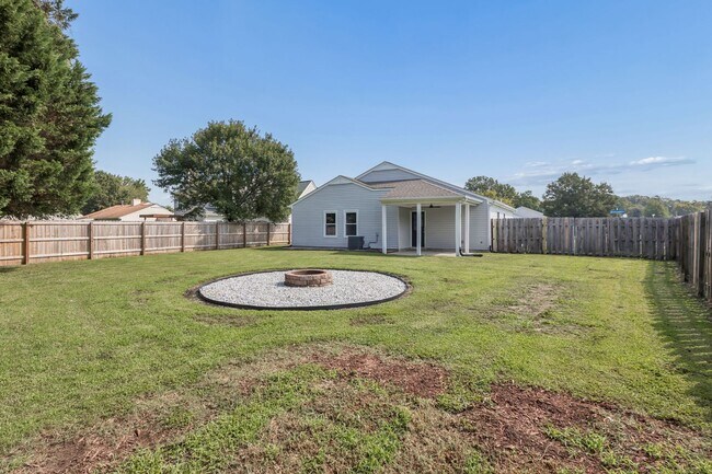 Building Photo - 2 Hiram Crockett Ct