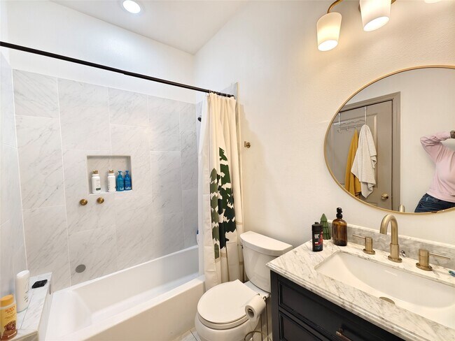 Building Photo - 1217 Campbell St