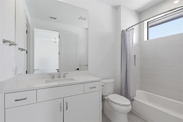 Building Photo - 9855 Kingsway Ave