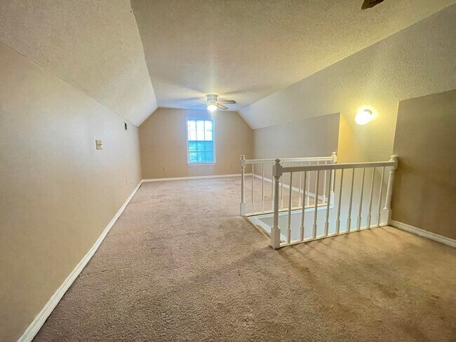 Building Photo - 421 Juniper Dr