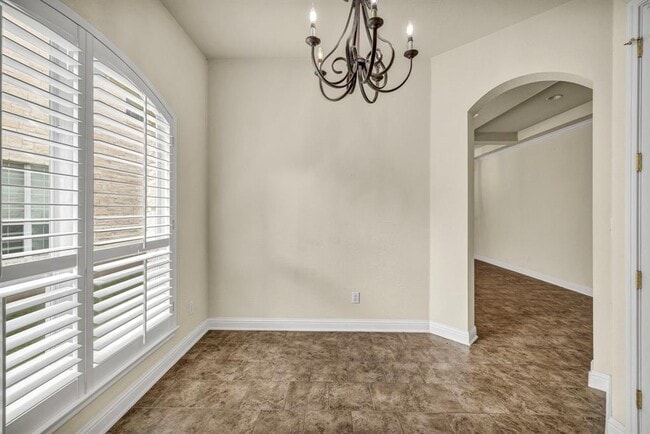 Building Photo - 15220 Interlachen Dr