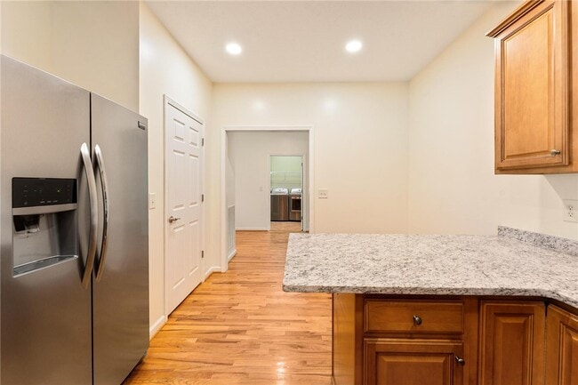 Building Photo - 307 Willow Brook Ln