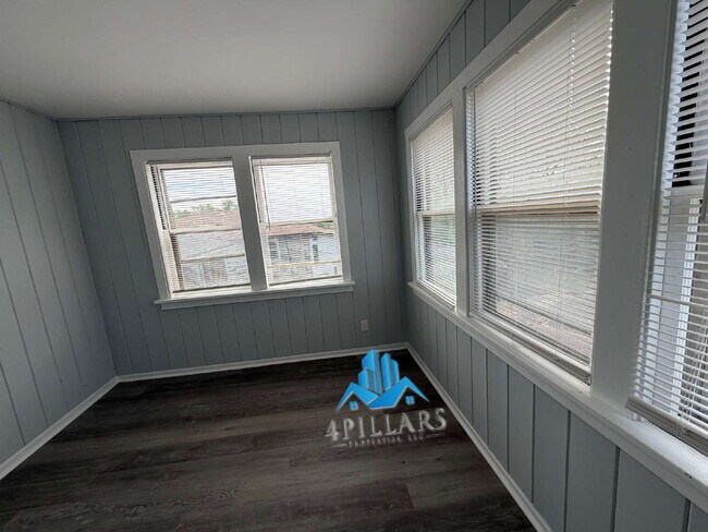 Building Photo - 544 Pennsylvania St