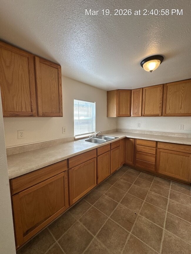 Building Photo - Cozy Corcoran home for rent!