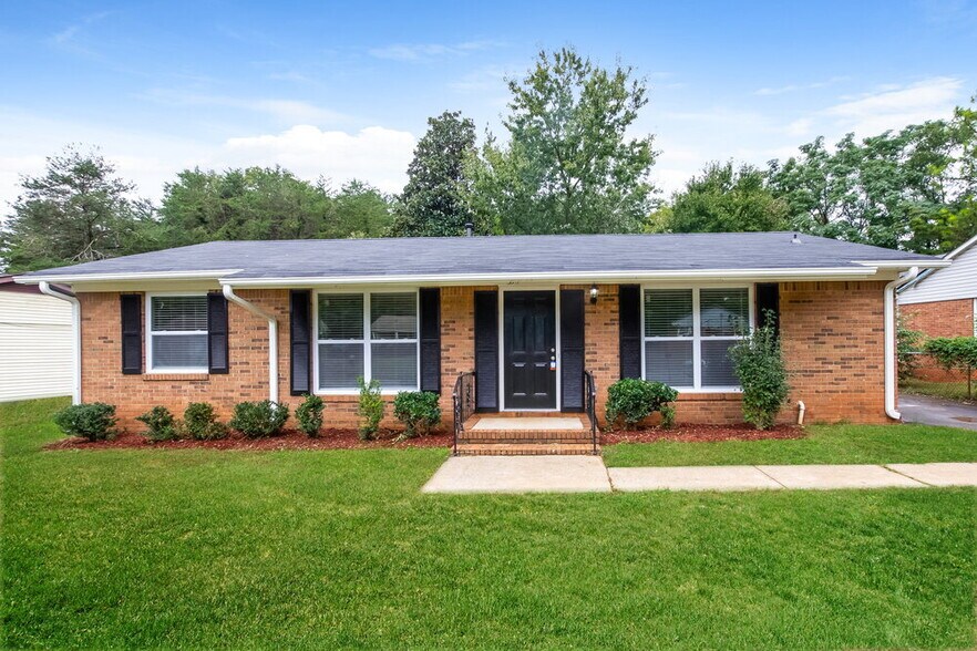 Primary Photo - 3511 Firestone Dr