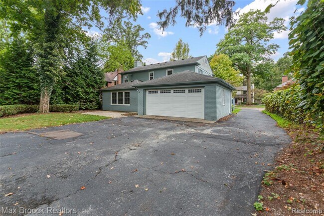 Building Photo - 600 Westwood Dr