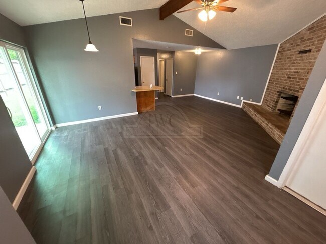 Building Photo - 2011 Windward Dr