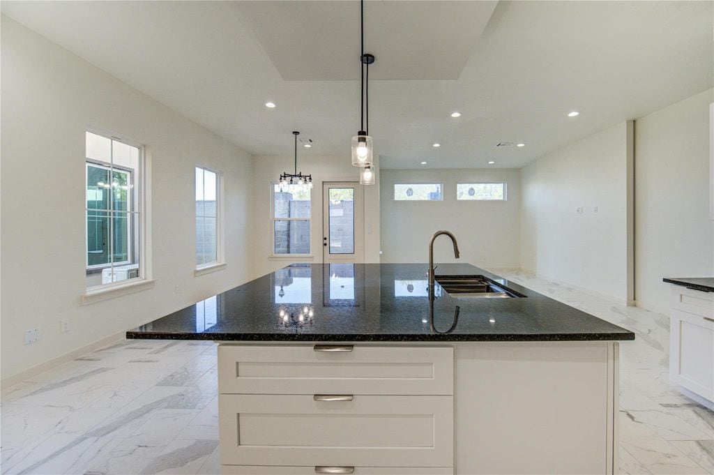 Building Photo - 2903 El Fenice Ln
