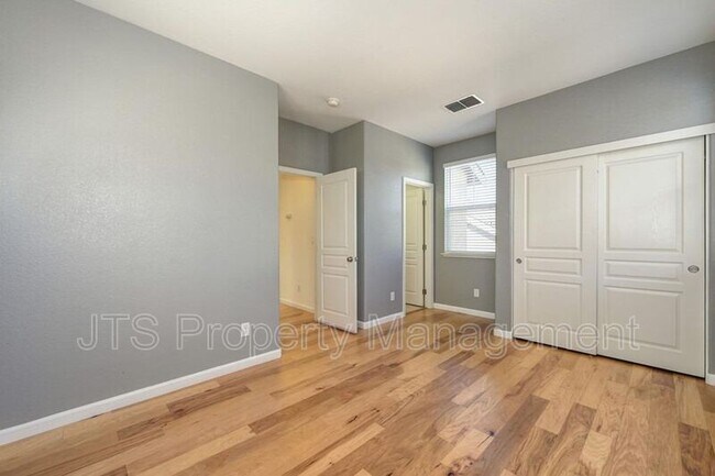 Building Photo - 280 Soaring Hawk Ln