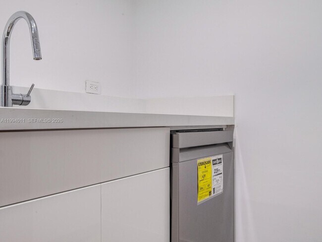 Building Photo - 20505 E Country Club Dr