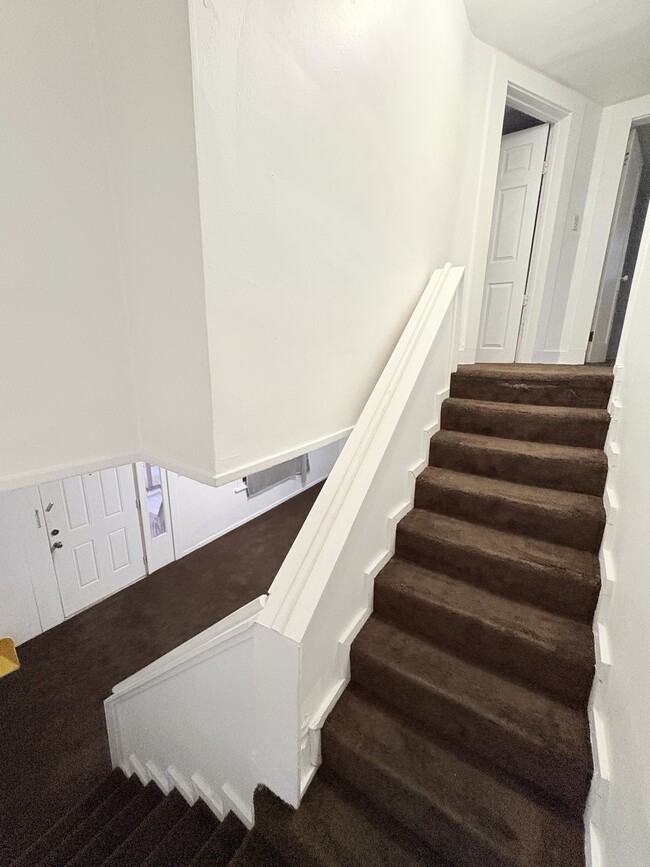 Building Photo - 631 Tecumseh St