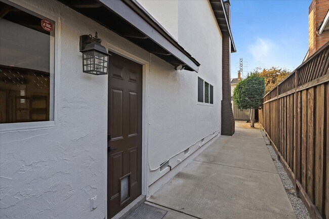 Building Photo - 249 Purple Glen Dr